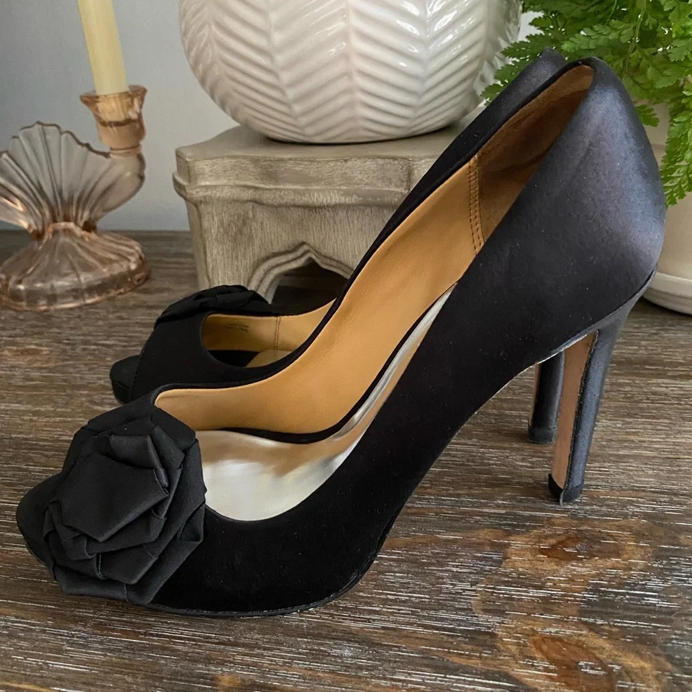 Badgley Mischka‎ Women’s Black Satin Peep Toe Stilettos, 7M MSRP $245